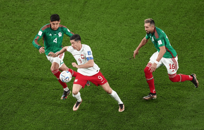 Mexico 0-0 Ba Lan: Lewandowski đá hỏng phạt đền