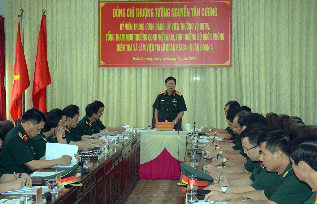 Thượng tướng Nguyễn Tân Cương tiếp xúc cử tri tại Bình Dương và làm việc với Quân đoàn 4