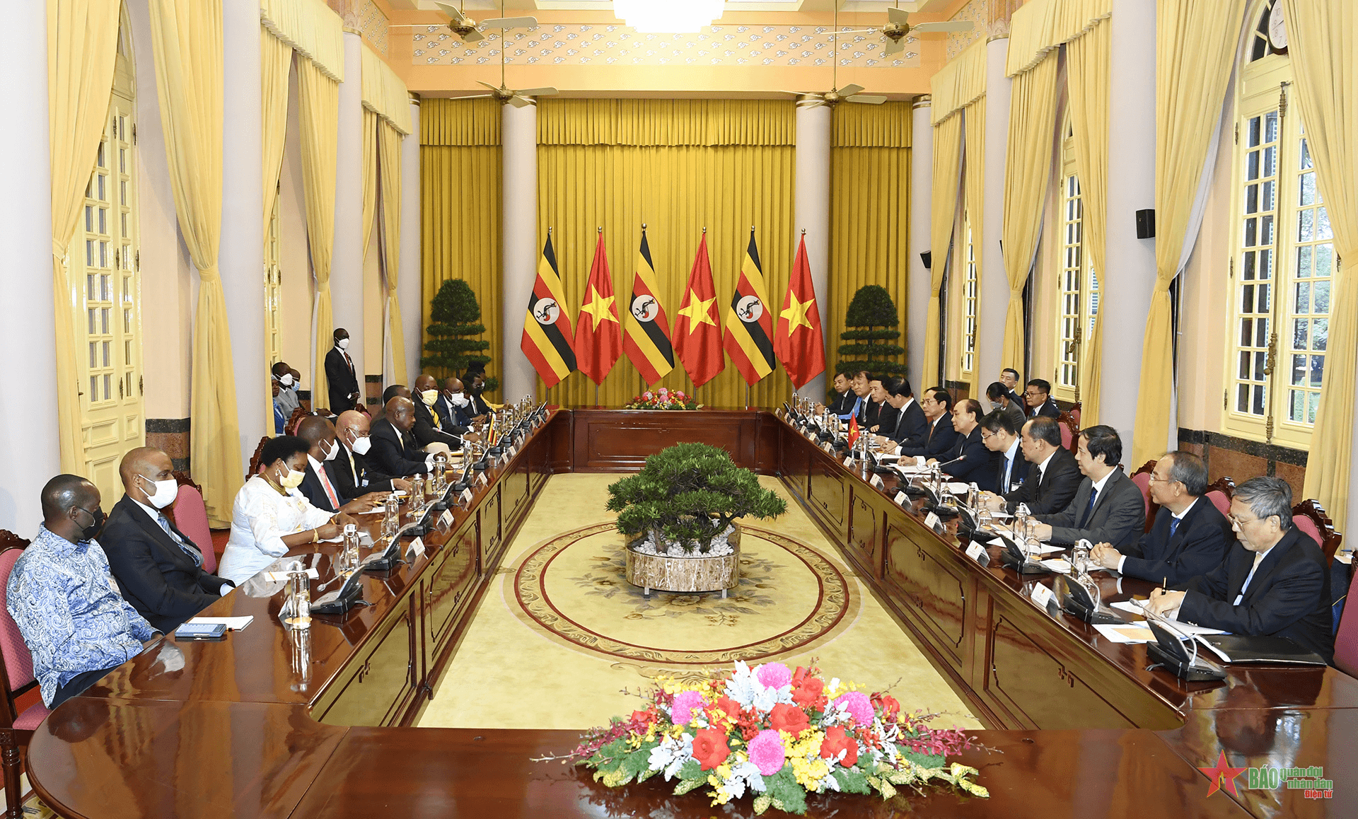 Chủ tịch nước Nguyễn Xuân Phúc hội đàm với Tổng thống Uganda
