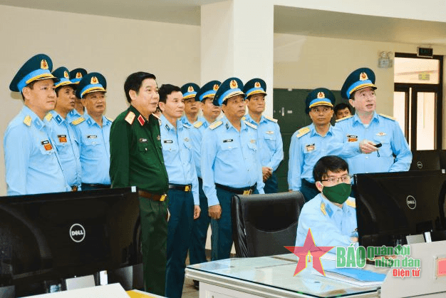 Tự hào người lính canh trời