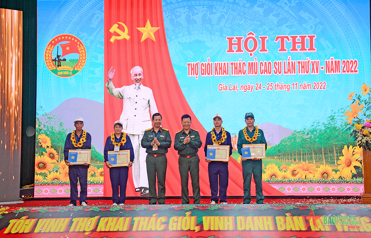 Binh đoàn 15: Tổ chức hội thi thợ giỏi khai thác mủ cao su lần thứ XV