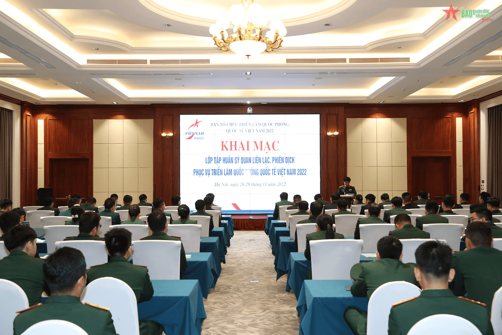Tập huấn sĩ quan liên lạc, phiên dịch phục vụ Triển lãm Quốc phòng quốc tế Việt Nam 2022