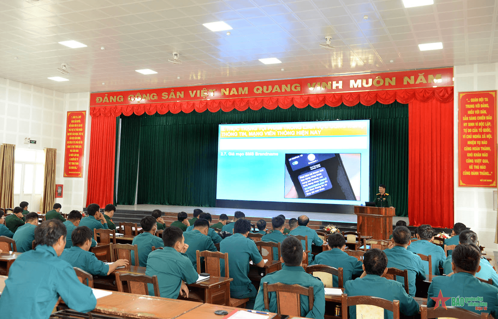 Bộ CHQS tỉnh Lâm Đồng tập huấn báo cáo viên, tuyên truyền viên pháp luật