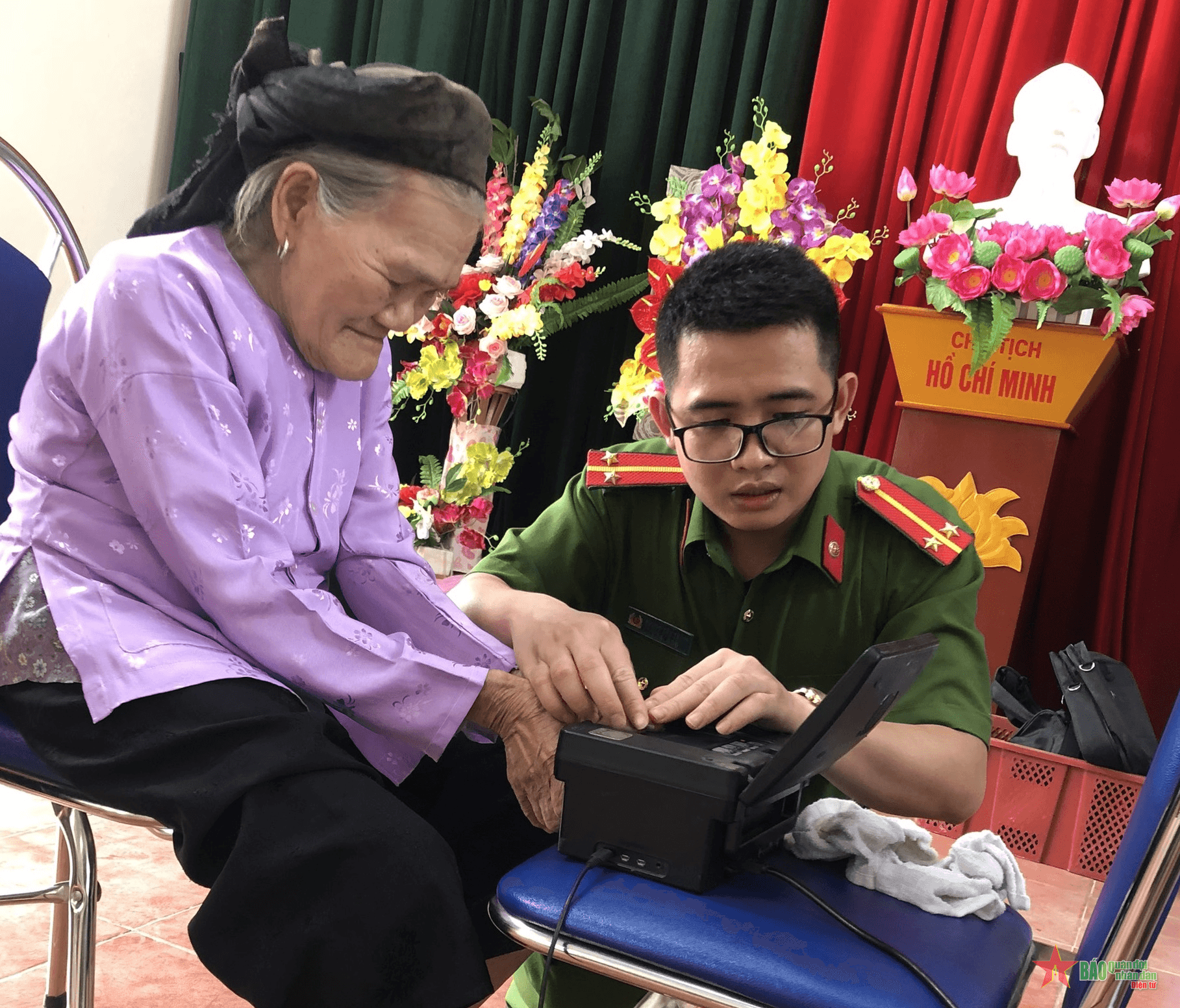 Cùng đồng bào đồng thuận gỡ khó