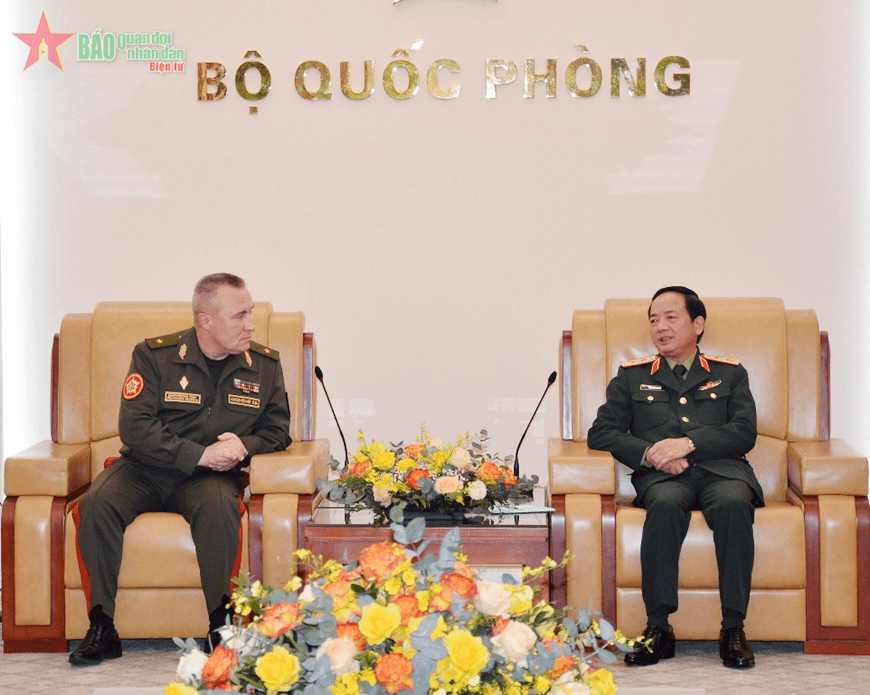 Trung tướng Trịnh Văn Quyết tiếp Tổng cục trưởng Tổng cục Công tác tư tưởng, Bộ Quốc phòng Belarus