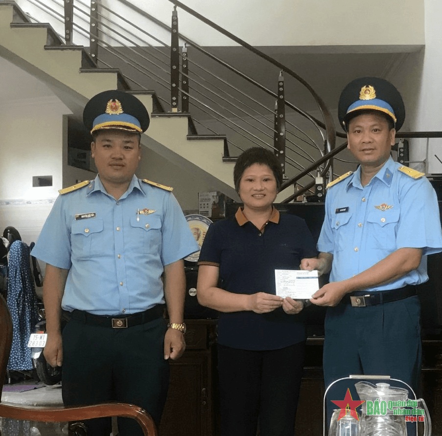 Tình đồng đội trong lúc gian khó