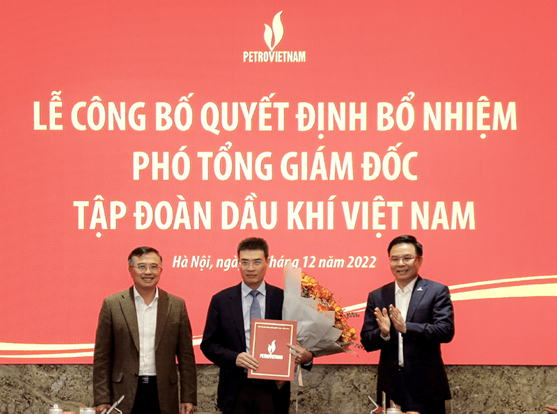 Petrovietnam công bố và trao quyết định Phó tổng giám đốc Tập đoàn
