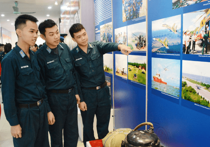 Triển lãm “Bản hùng ca Hà Nội-Điện Biên Phủ trên không”