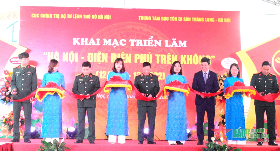 Khai mạc Triển lãm chuyên đề “Hà Nội-Điện Biên Phủ trên không”