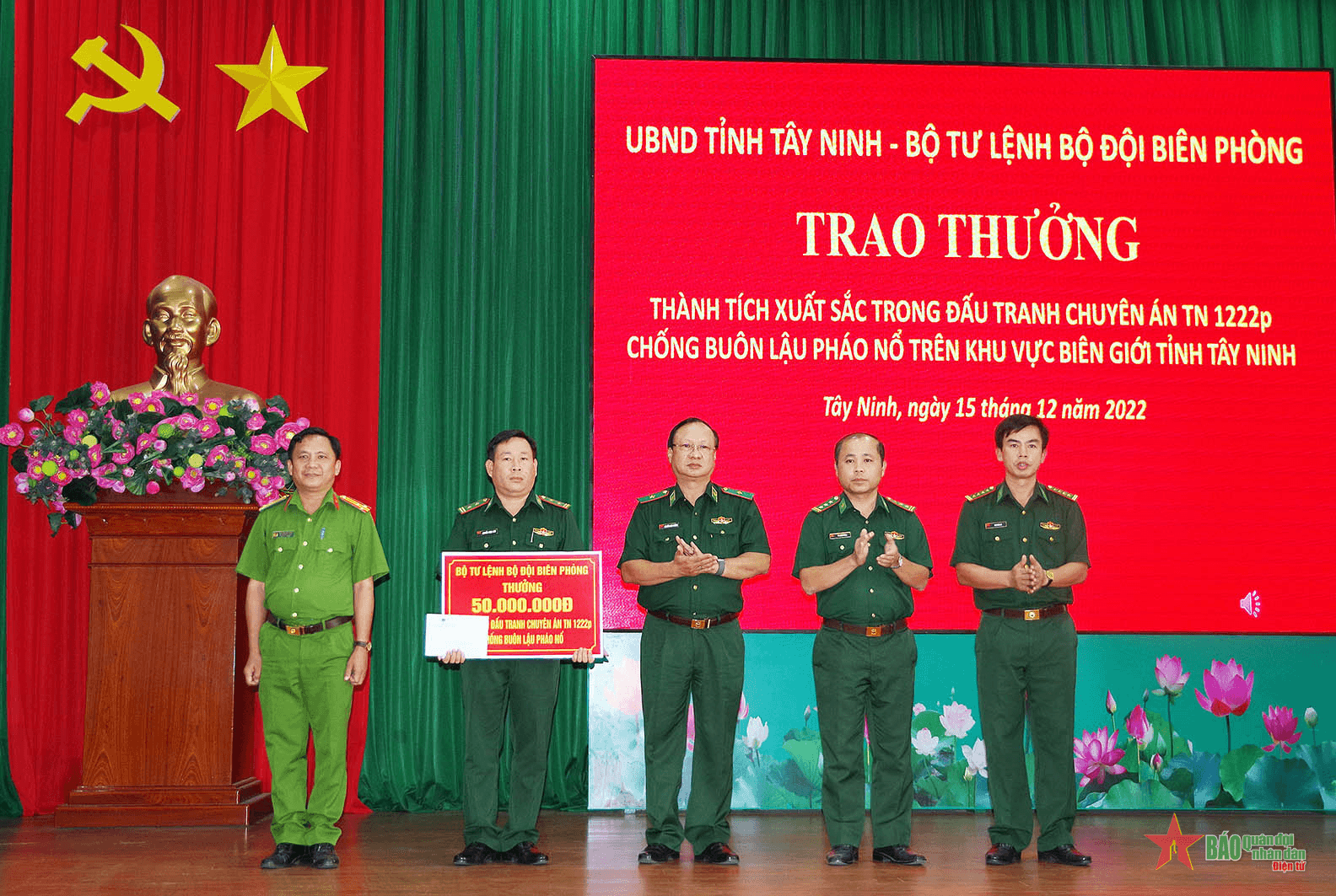 Trao thưởng đột xuất cho Ban chuyên án TN-1222P