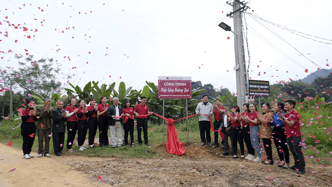 Agribank "Thắp sáng đường quê" ở Tuyên Quang