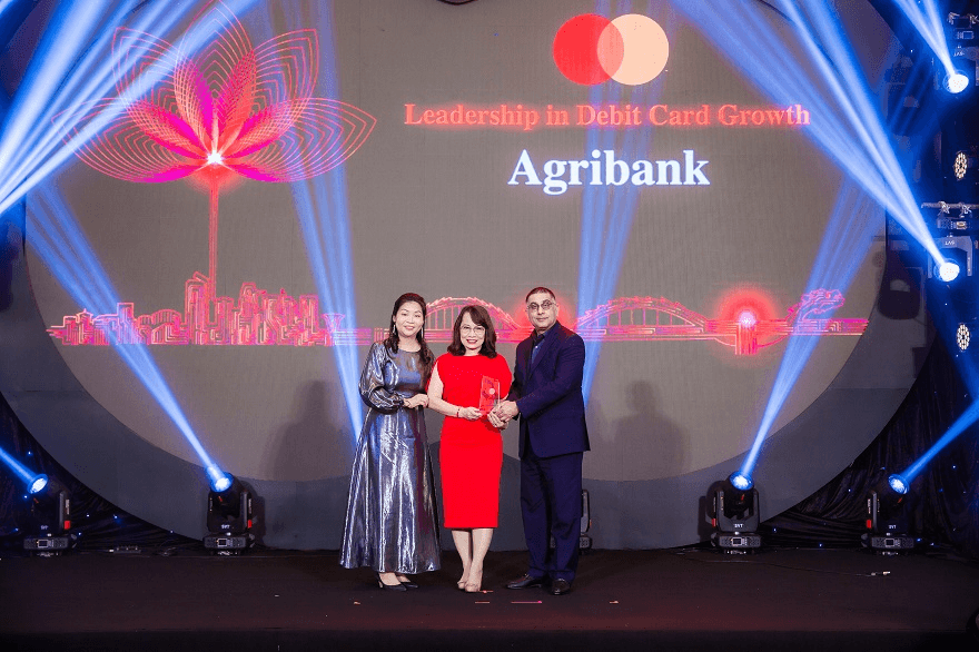 Agribank dẫn đầu về tốc độ tăng trưởng tỉ lệ giao dịch thanh toán chạm