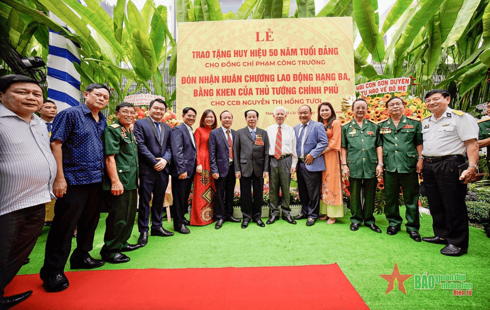 Ấm áp lễ tôn vinh, tri ân “Người giữ rừng”