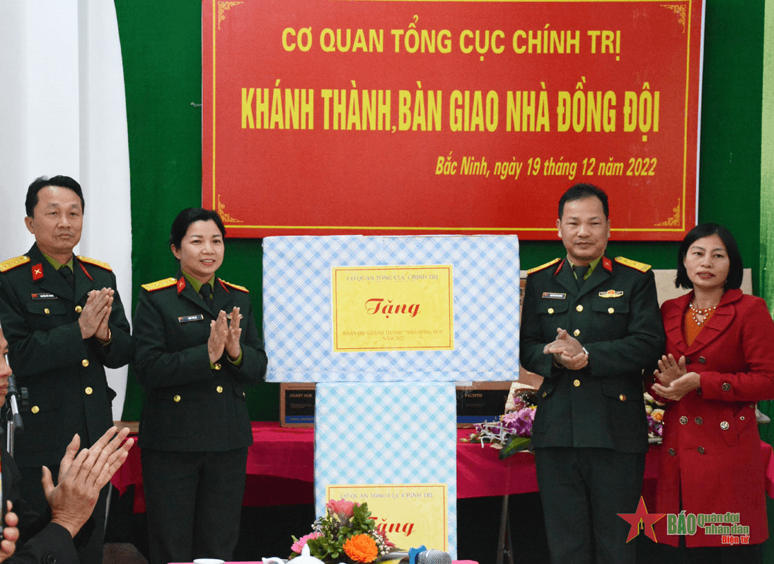 Cơ quan Tổng cục Chính trị trao “Nhà đồng đội” tặng cán bộ khó khăn về nhà ở
