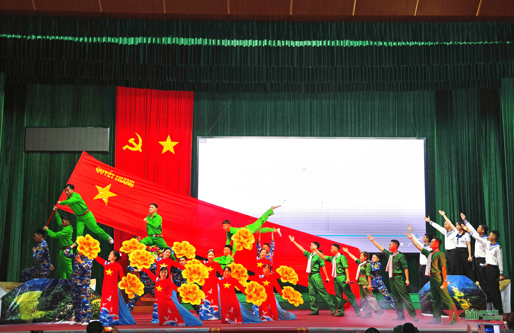 Vùng 2 hải quân liên hoan văn nghệ “Vang mãi những khúc quân ca”