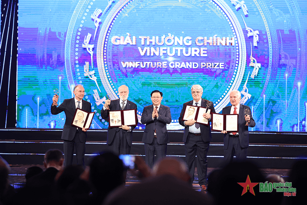 Chủ tịch Quốc hội Vương Đình Huệ dự Lễ Trao giải thưởng VinFuture