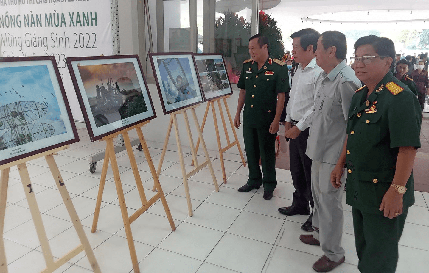 Khai mạc triển lãm ảnh “Bài ca người chiến sĩ canh trời”