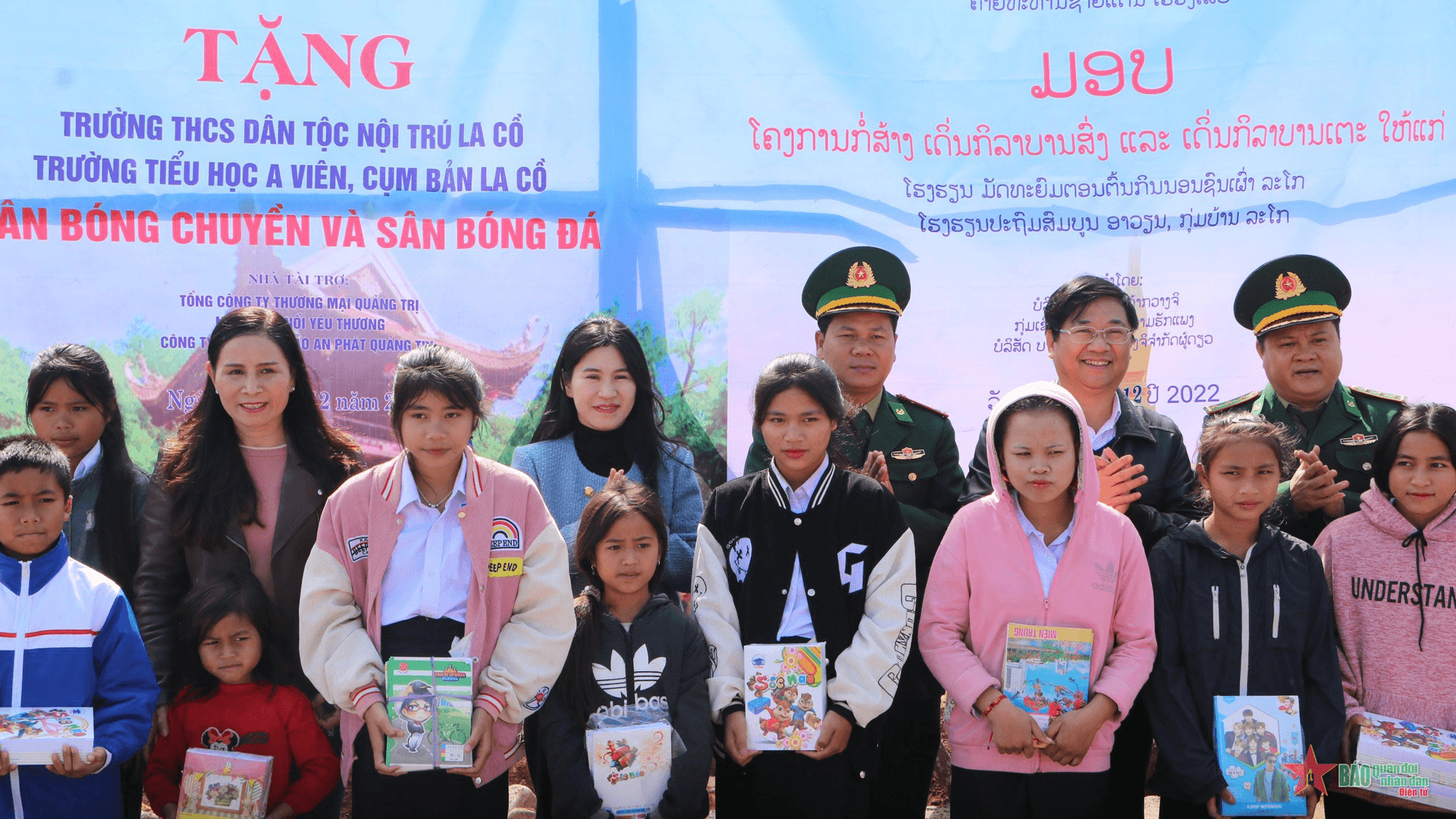 BĐBP Quảng Trị tặng công trình thể thao cho chiến sĩ và học sinh Lào