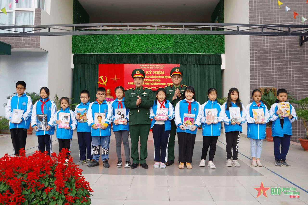 Nhiều hoạt động thiết thực tuyên truyền về truyền thống Quân đội nhân dân Việt Nam