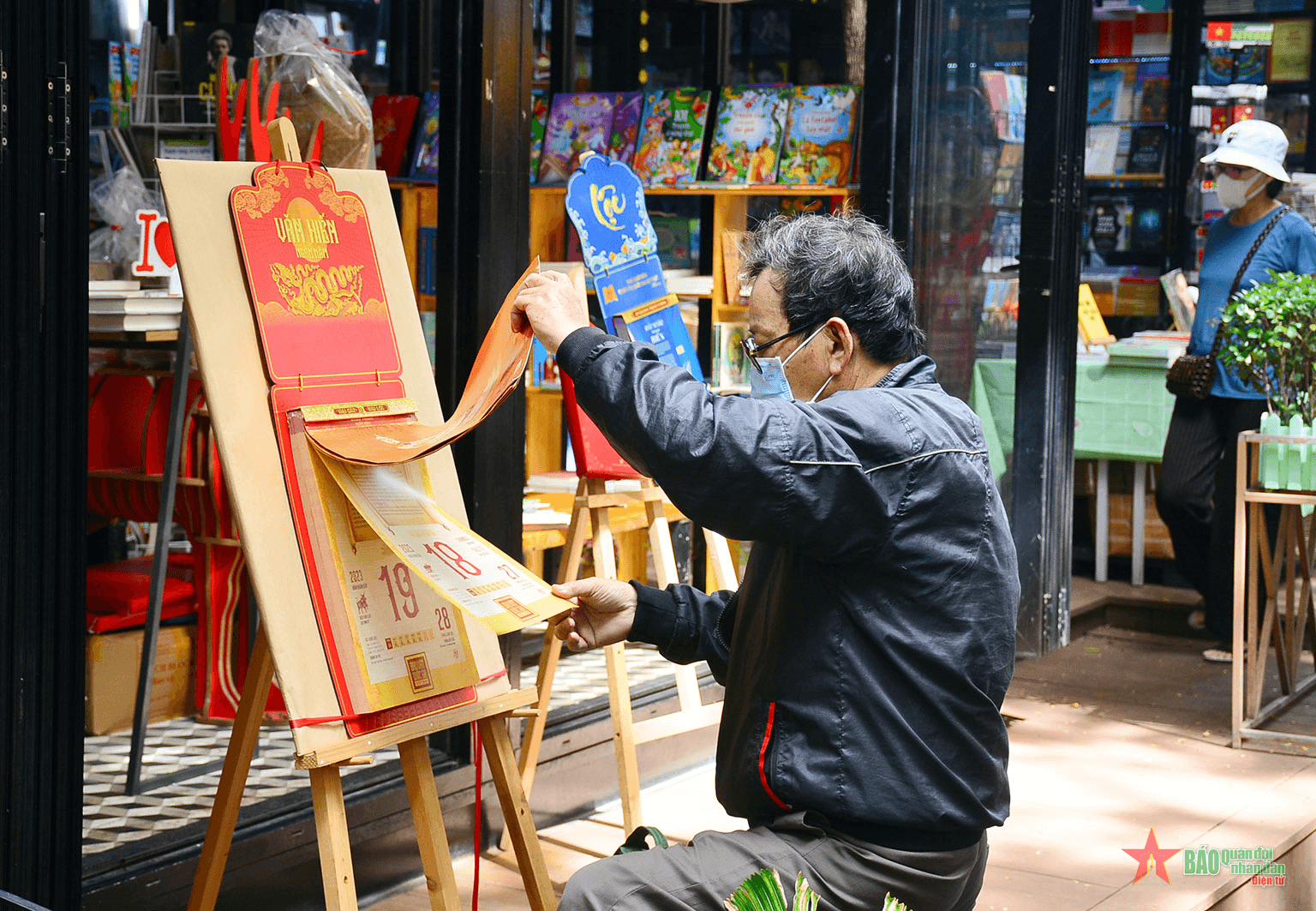 Vun đắp tình yêu quê hương qua lịch xuân