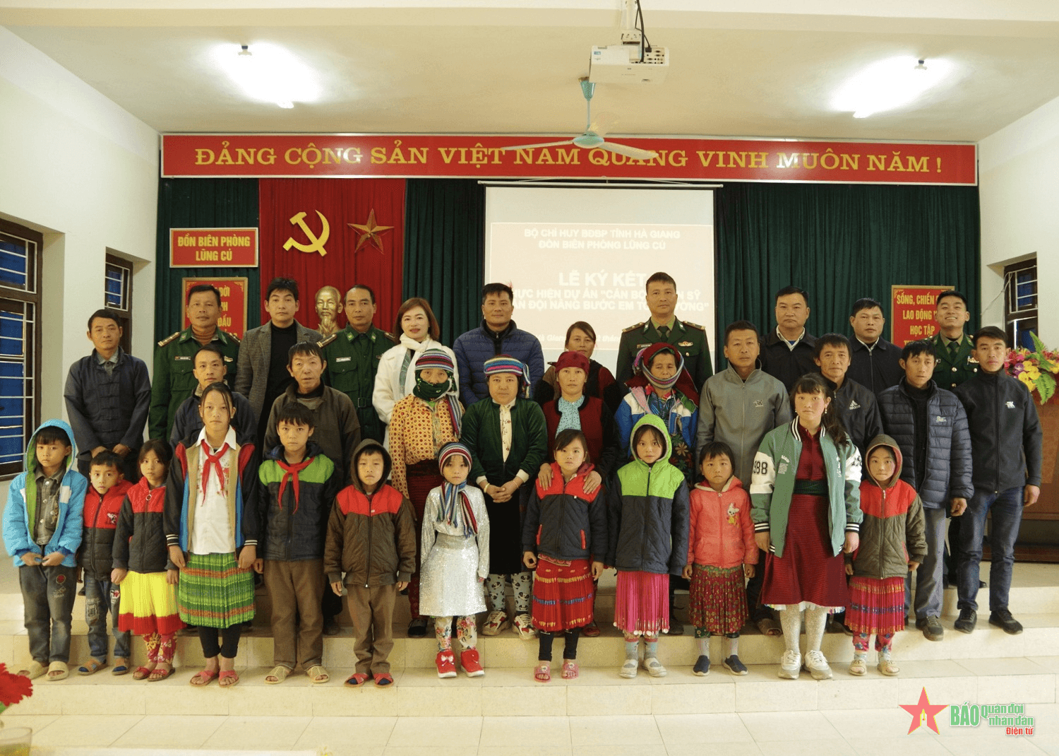 Đồn Biên phòng Lũng Cú thực hiện Dự án “Cán bộ, chiến sĩ Quân đội nâng bước em tới trường”