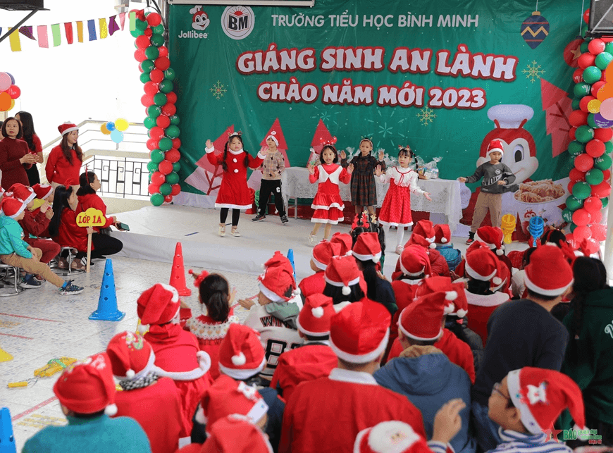 Học sinh khối giáo dục đặc biệt vui đón Giáng sinh