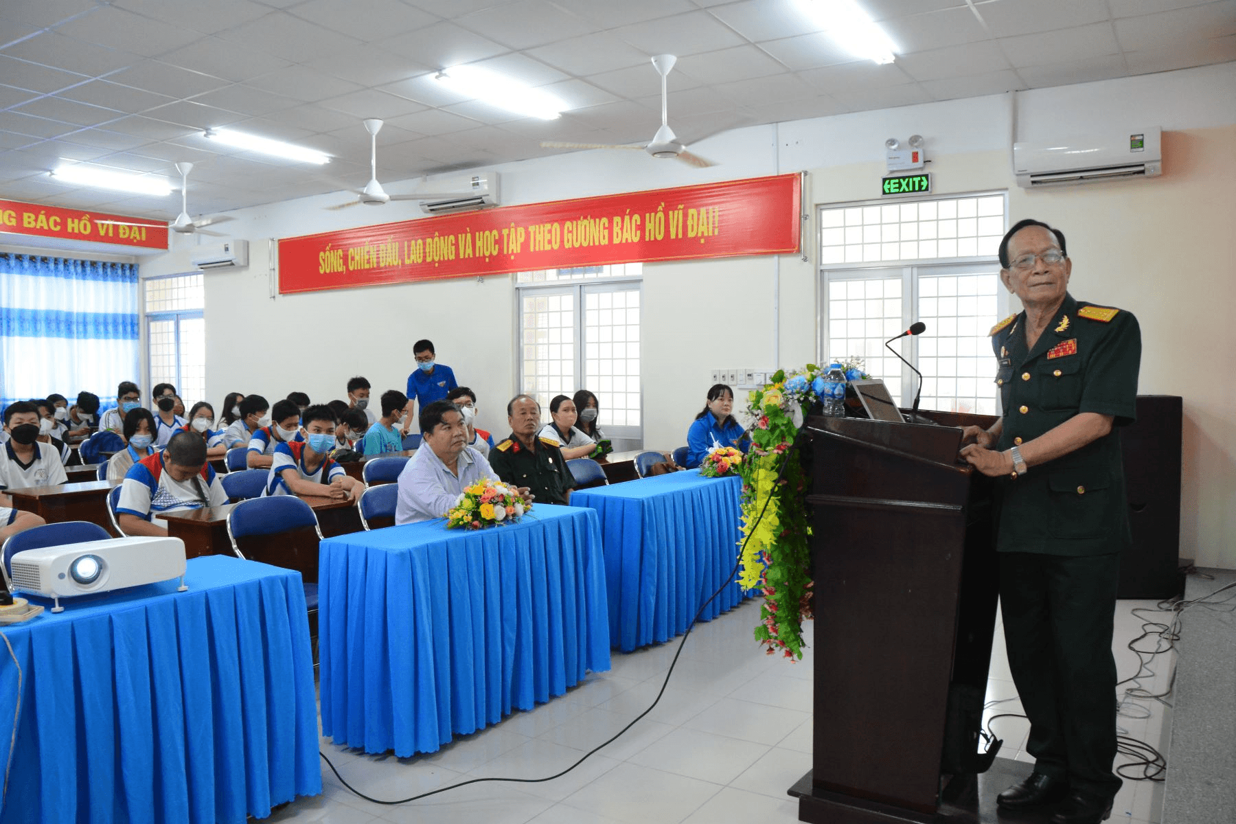 Chú Tư "truyền lửa"