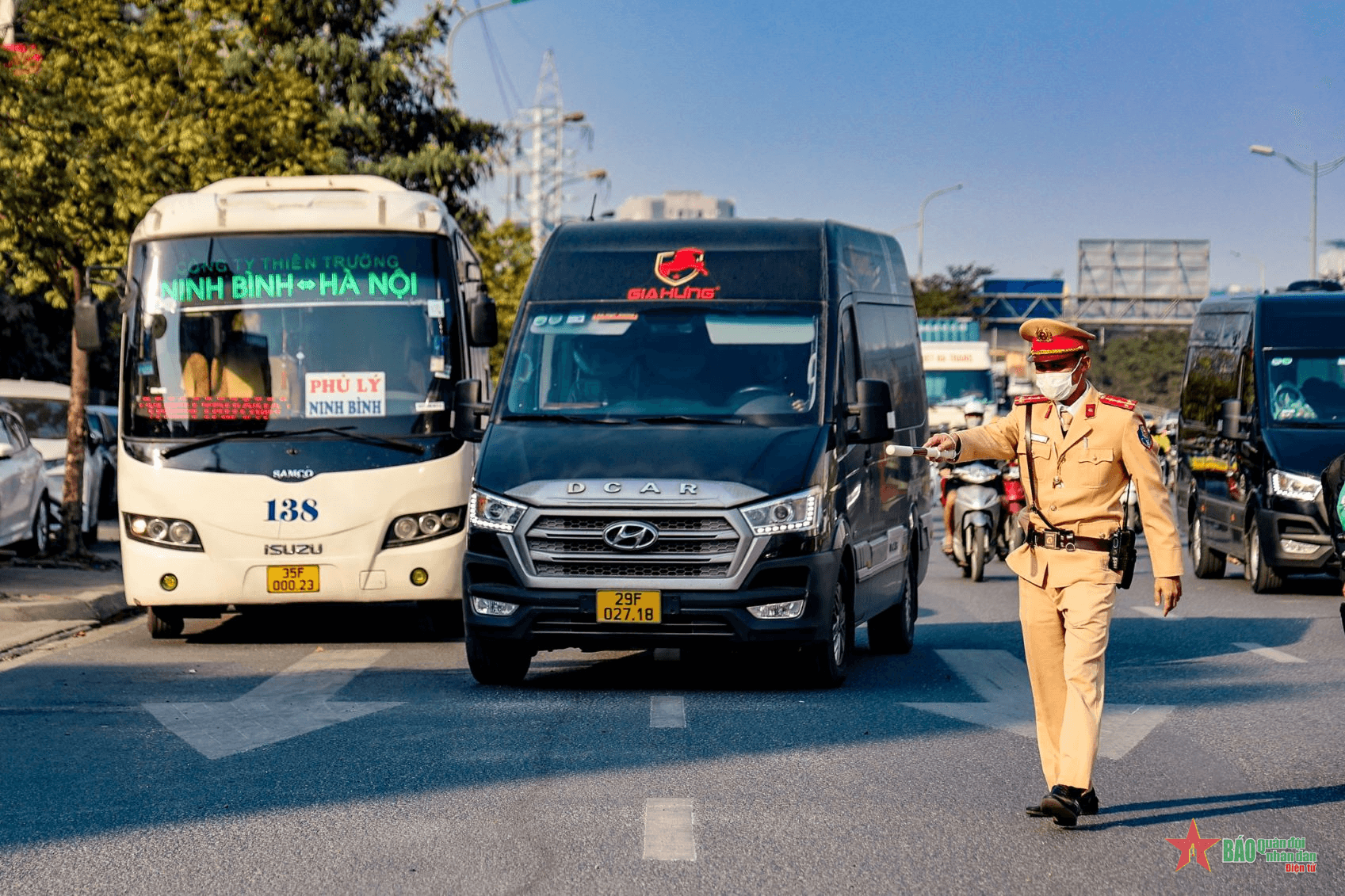 Hà Nội xử phạt xe khách cố tình chạy chậm, bắt trả khách sai nơi quy định