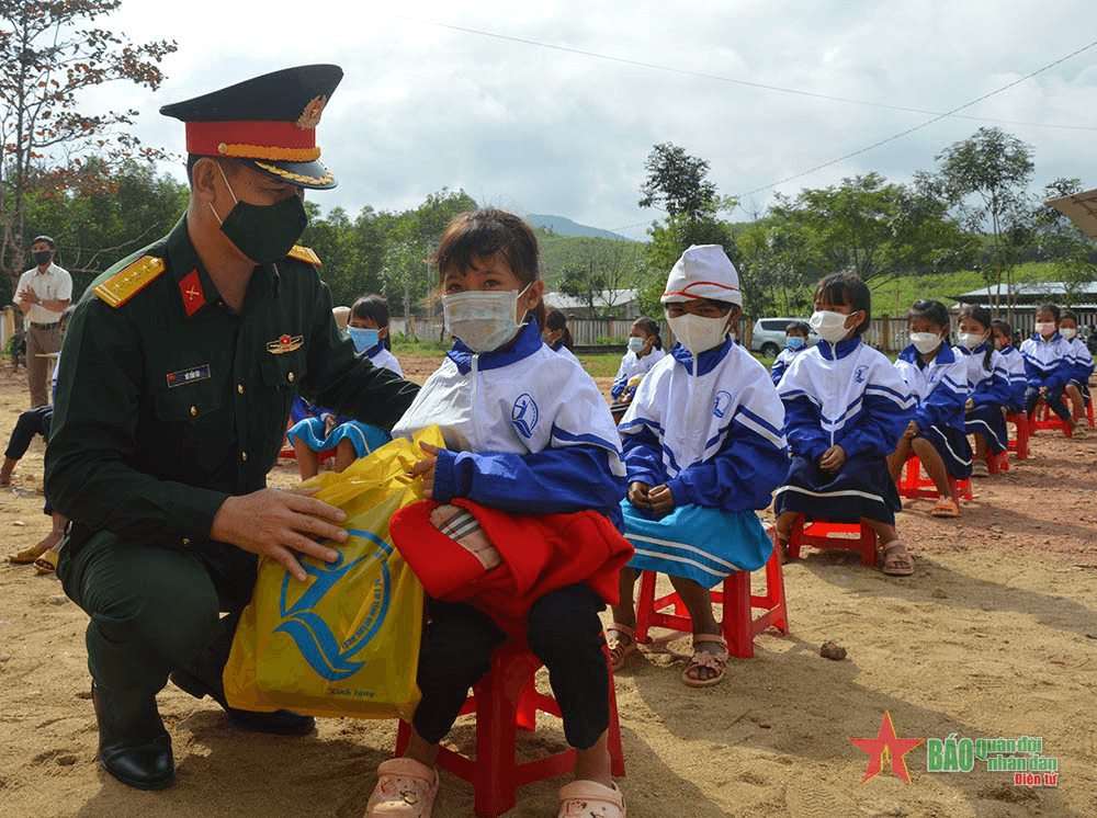 Giao địa bàn để giúp dân