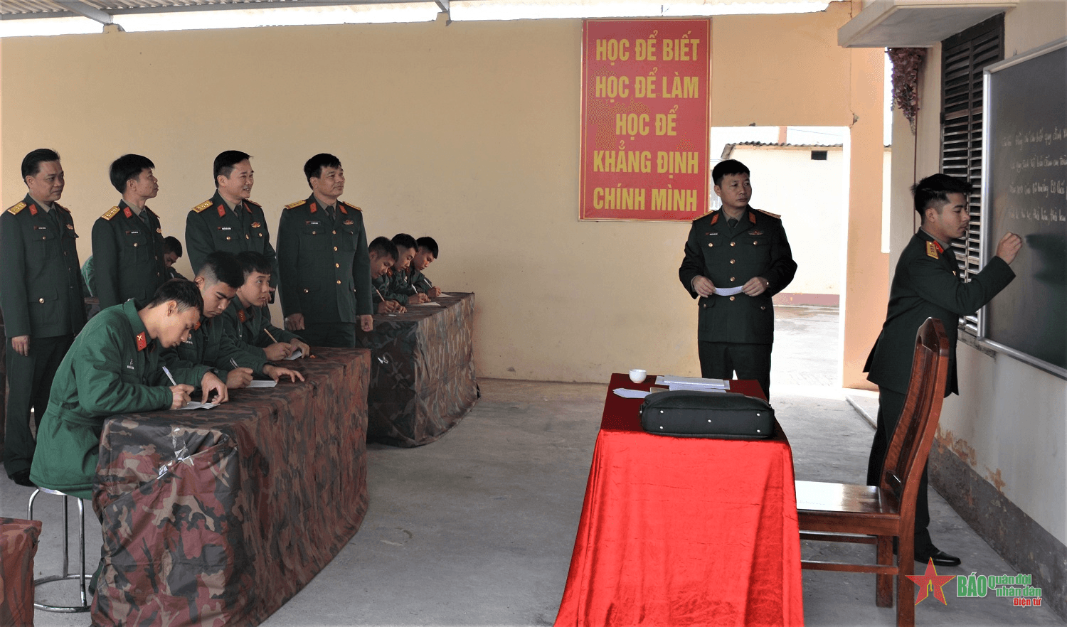 Lữ đoàn Pháo binh 164 làm tốt công tác phổ biến, giáo dục pháp luật