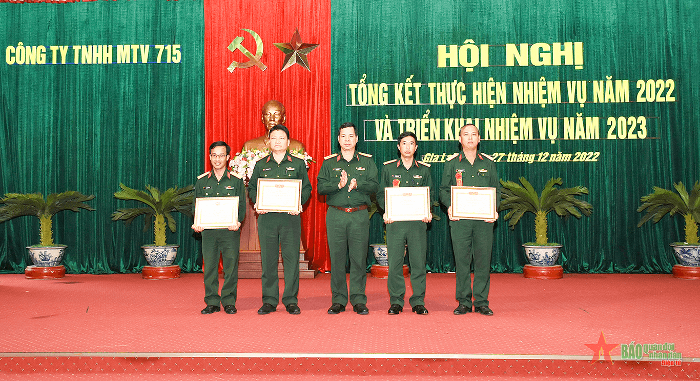 Công ty 715 hoàn thành tốt nhiệm vụ chính trị và tích cực hỗ trợ địa phương