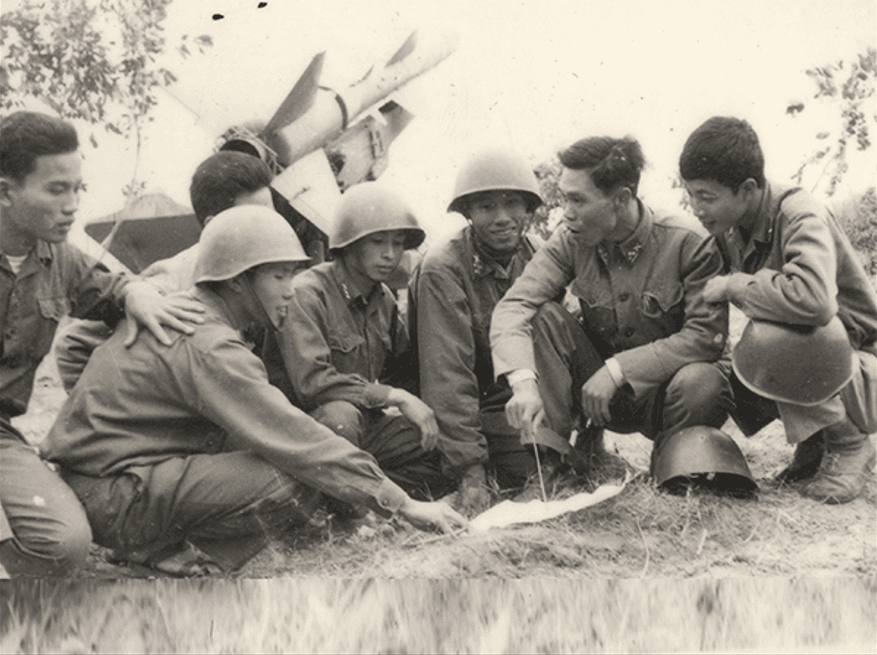 Bài học kinh nghiệm về công tác tư tưởng trong Chiến dịch Phòng không năm 1972