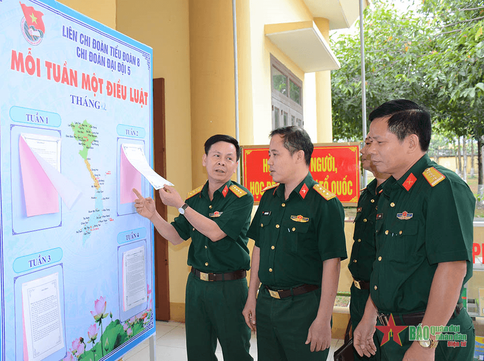 Kiểm tra công tác phổ biến, giáo dục pháp luật tại Trung đoàn 31