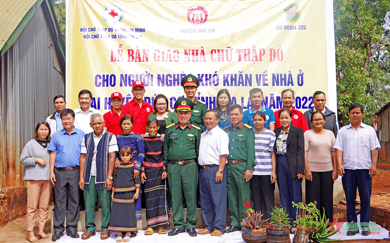Sư đoàn 320 huy động hơn 20.000 ngày công giúp huyện Đức Cơ