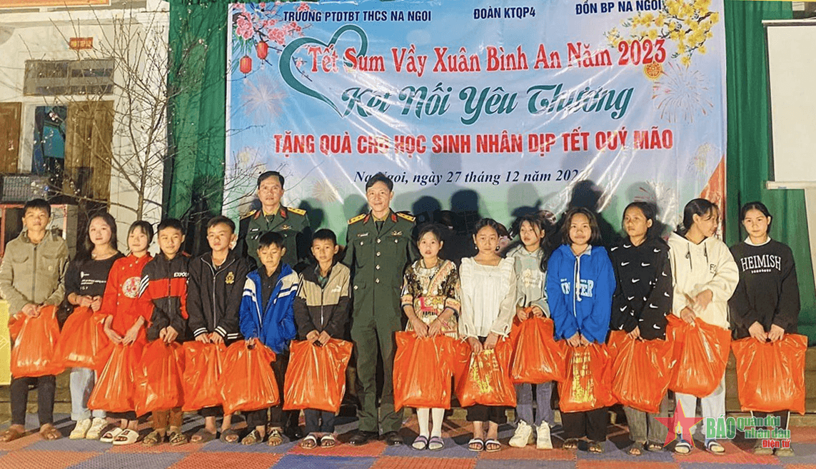 Mang Tết sớm đến với đồng bào Kỳ Sơn