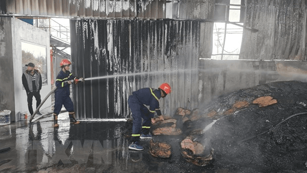 Kịp thời dập tắt đám cháy tại Cụm công nghiệp Cẩm Thịnh