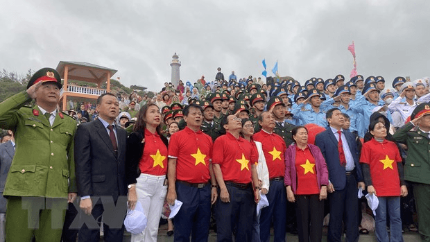Lễ chào cờ tại cực Đông trên đất liền