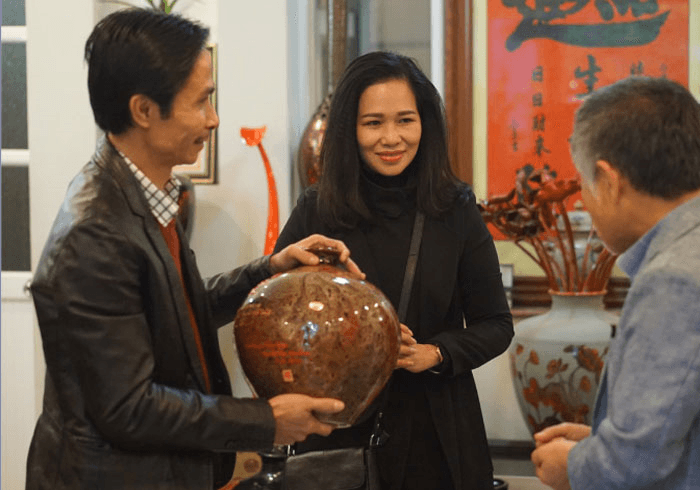 Họa thư pháp lên gốm sứ