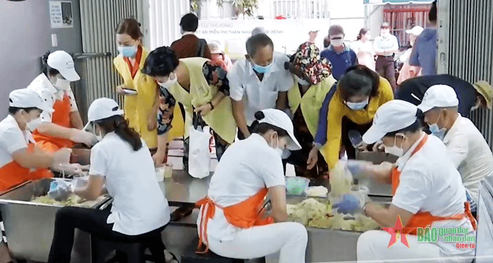 "Bếp yêu thương" san sẻ ân tình