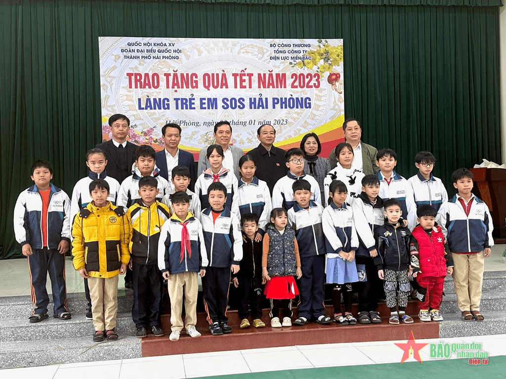 Ngành điện miền Bắc tặng 1.000 suất quà “Tết vì người nghèo”