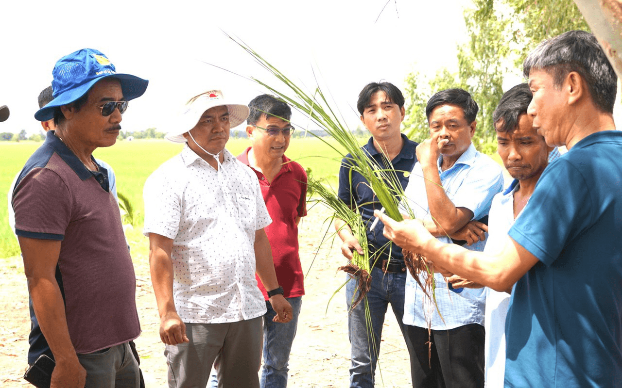 Trọn đời với nhà nông