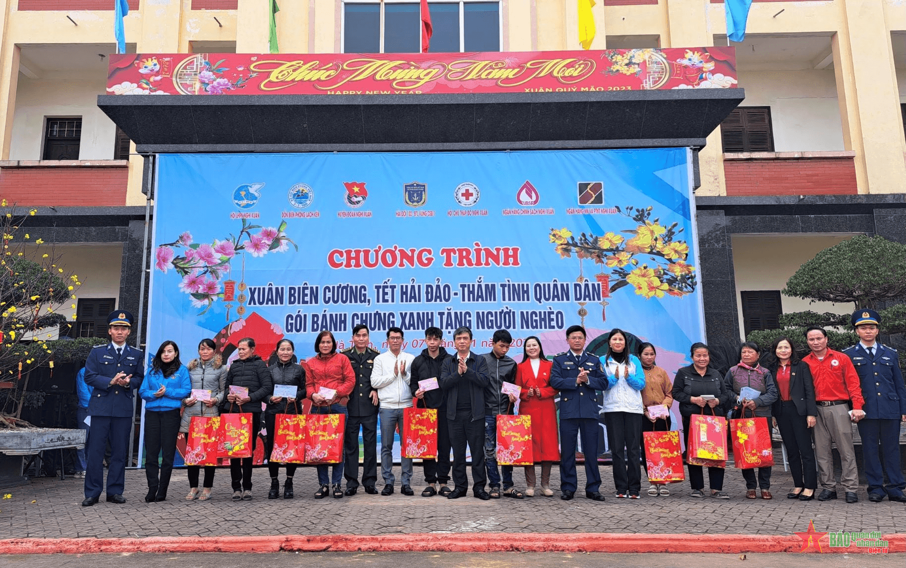Hải đội 102 tổ chức Chương trình “Xuân biên cương, Tết hải đảo - Thắm tình quân dân”
​