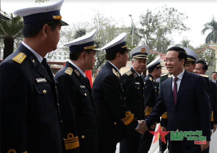 Thường trực Ban Bí thư Võ Văn Thưởng làm việc và chúc Tết Quân chủng Hải quân