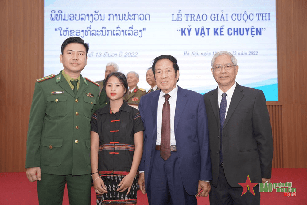 “Bố nuôi của em là Bộ đội Cụ Hồ”