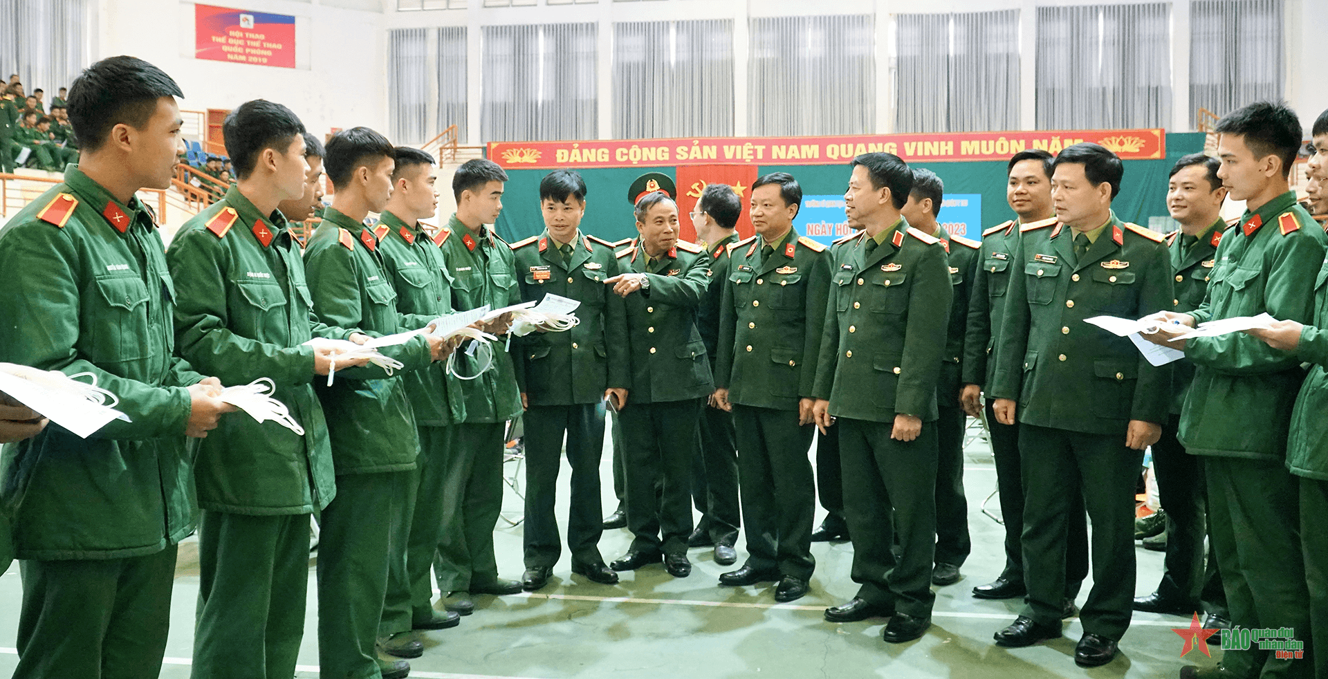 Gần 700 cán bộ, đoàn viên Trường Sĩ quan Lục quân 1 tham gia hiến máu tình nguyện