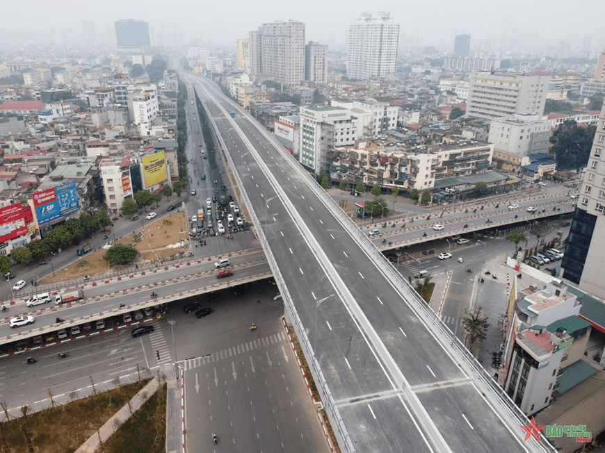 Hà Nội thông xe tuyến đường Vành đai 2 trên cao vào ngày 11-1
