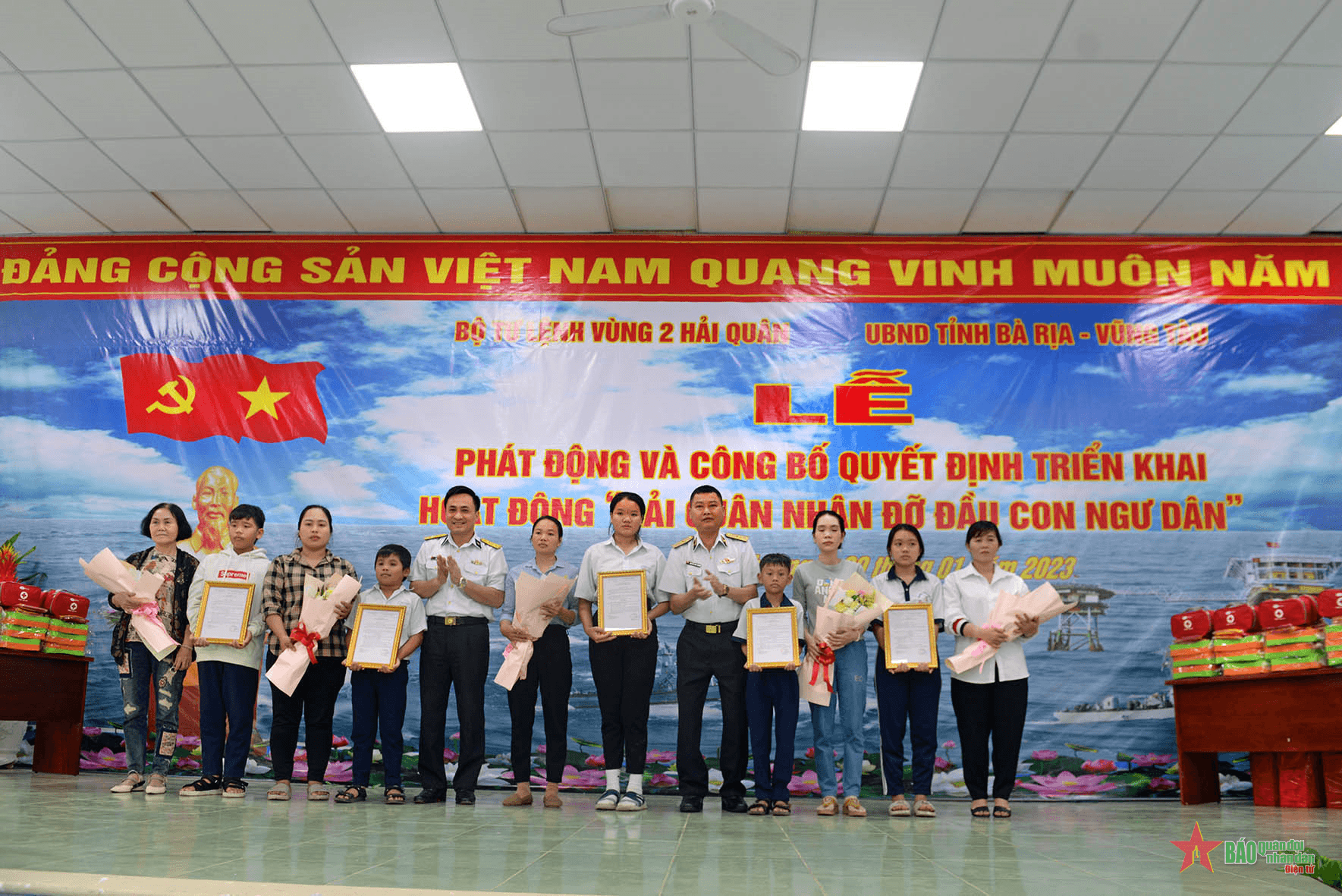 Triển khai Chương trình “Hải quân nhận đỡ đầu con ngư dân”