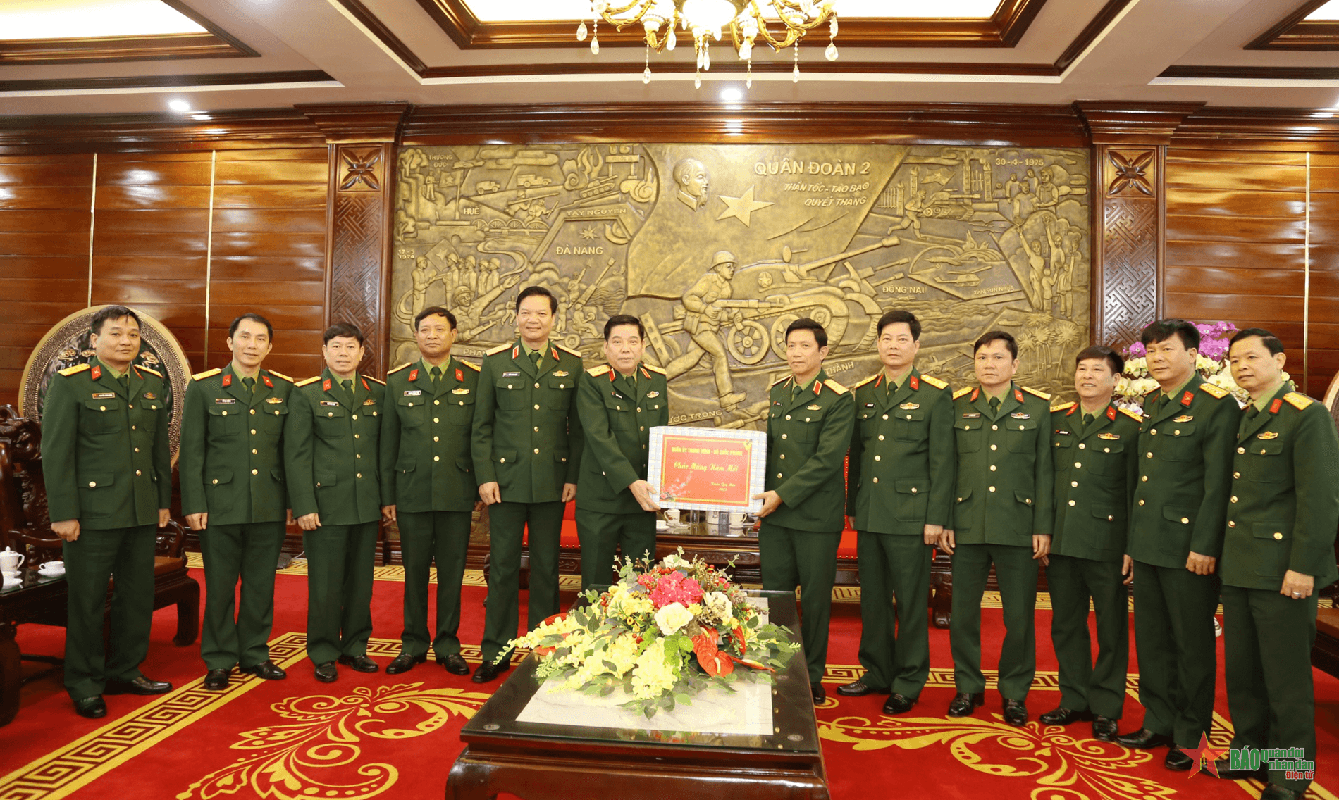 Thiếu tướng Nguyễn Văn Gấu thăm, chúc Tết Bộ tư lệnh Quân đoàn 2 và một số đơn vị Quân khu 1