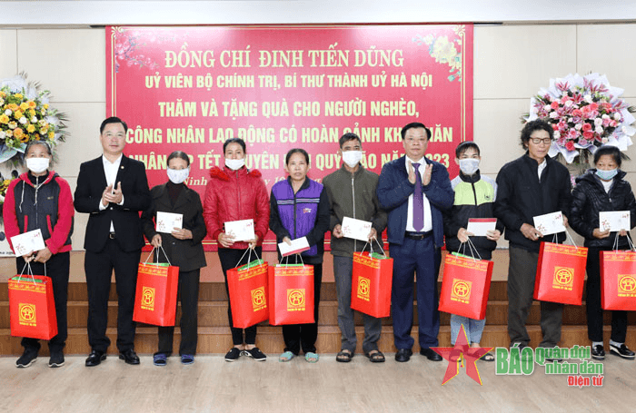 Bí thư Thành ủy Đinh Tiến Dũng: Ninh Bình đã có nhiều sáng kiến trong công tác chăm lo Tết cho hộ nghèo và công nhân lao động