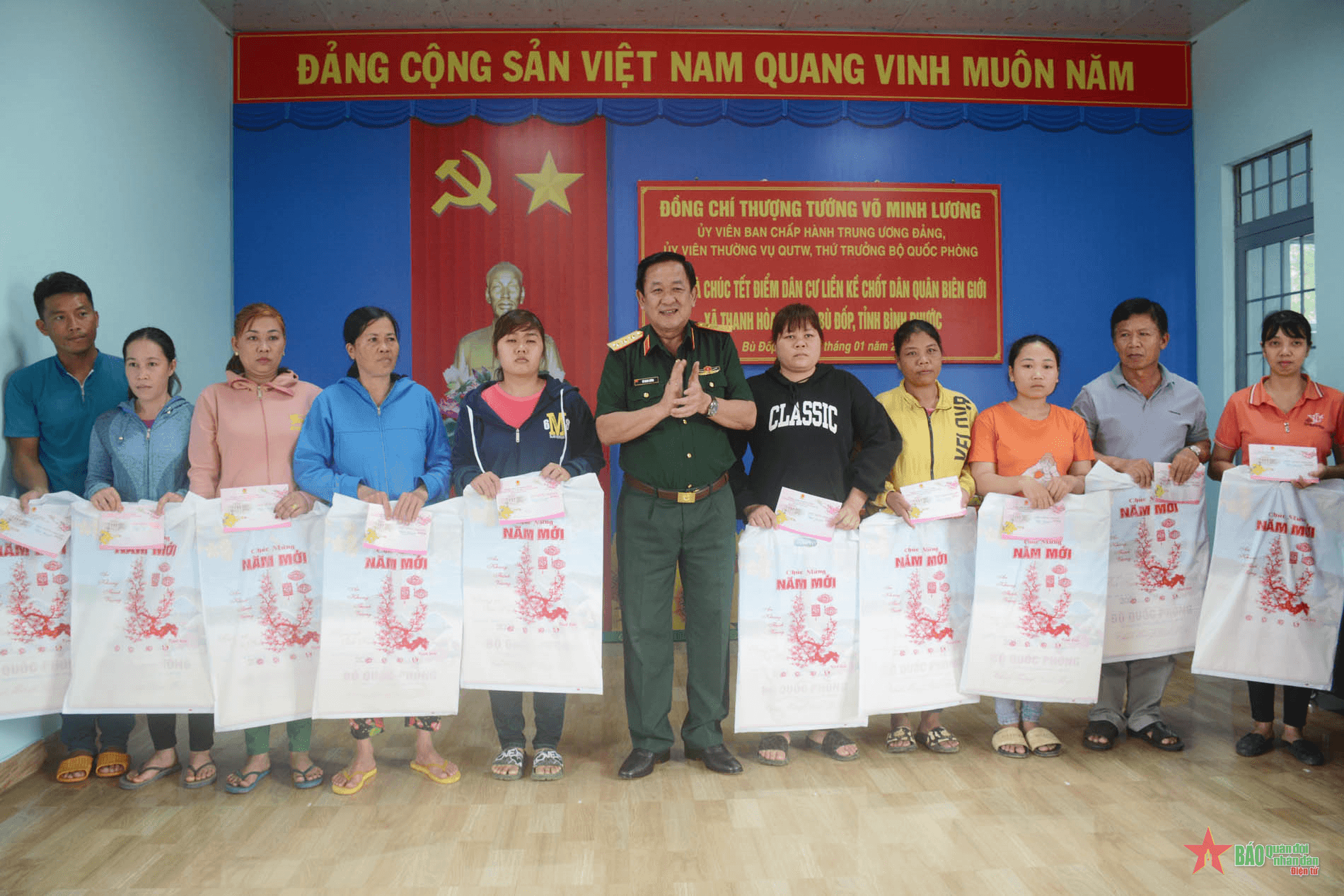 Thượng tướng Võ Minh Lương thăm, chúc Tết các đơn vị lực lượng vũ trang và nhân dân biên giới tỉnh Bình Phước